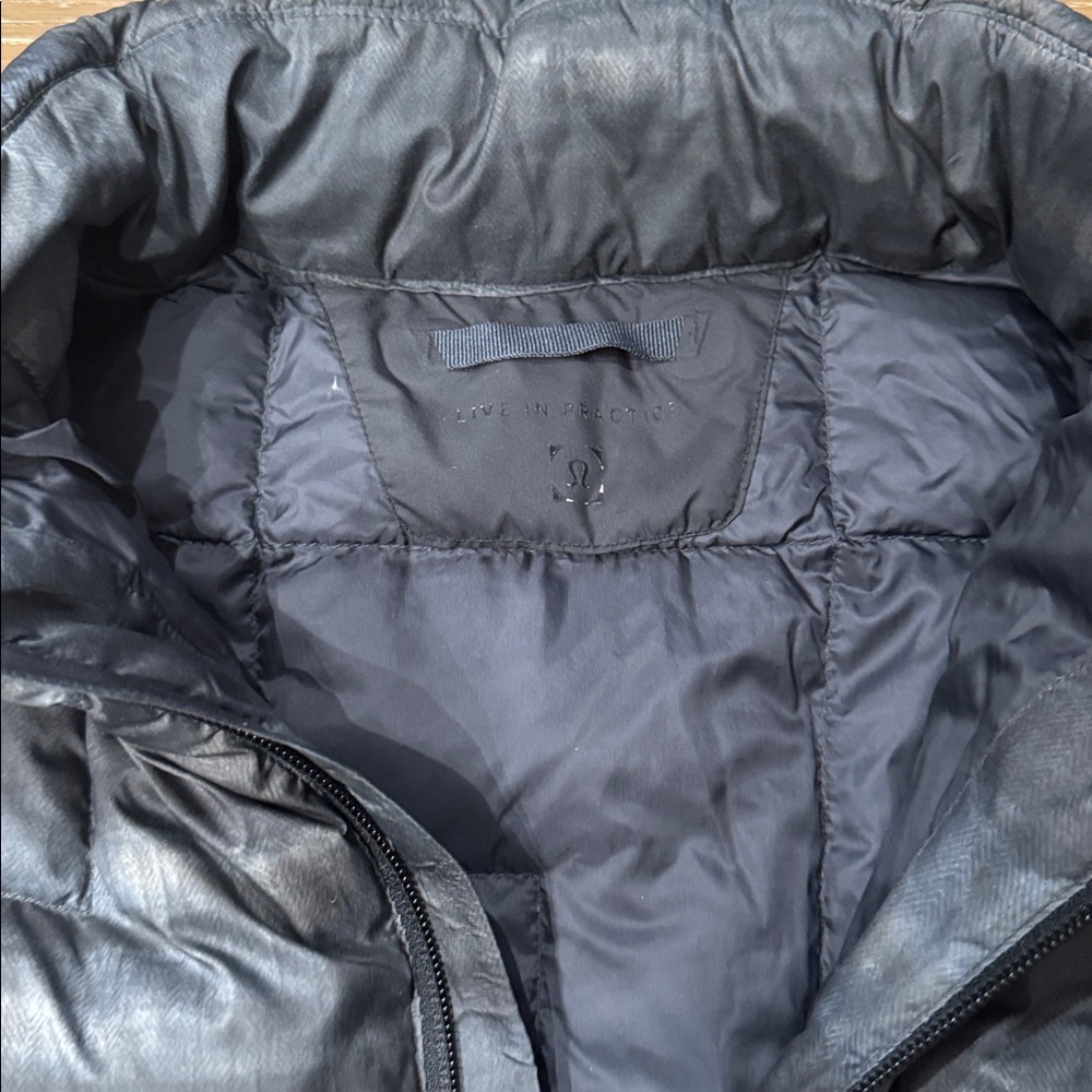 Lululemon Pack It Down Vest Black Gray Print Size S Lightweight Puffer - Picture 3 of 7
